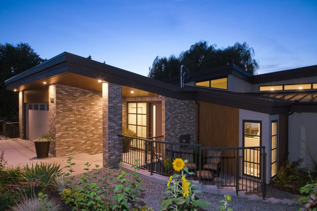 Stunning front of the house design of a lake house on the shores of Okanagan Lake in Lake Country BC. Built by the well-known Parsons Family Homes.